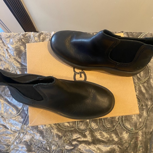 Girls Black Ugg Boot - size 3 - Picture 4 of 4